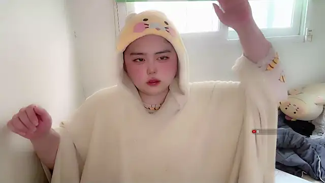 Snapshot of whhbbny chatting on January 10, 2:13 am whhbbny online show from January 10, 2:13 am