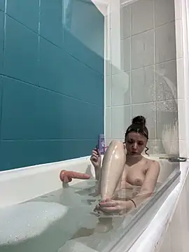 Snapshot of bunnythetailor chatting on February 3, 5:40 am bunnythetailor online show from February 3, 5:40 am