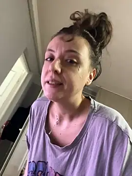 bunnythetailor online show from November 30, 8:35 pm