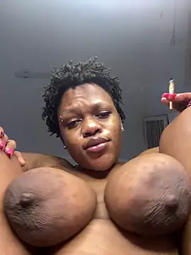 Boneca25 online show from April 1, 1:41 pm