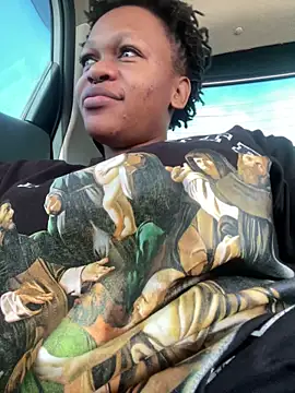 Boneca25 online show from April 4, 7:50 am