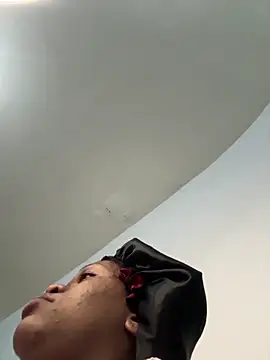 Snapshot of Boneca25 chatting on May 29, 12:52 am Boneca25 online show from May 29, 12:52 am