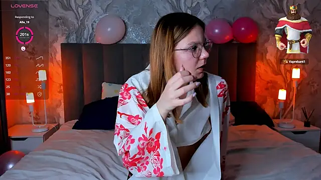 Snapshot of ElvinaBestwick chatting on February 15, 9:37 pm ElvinaBestwick online show from February 15, 9:37 pm