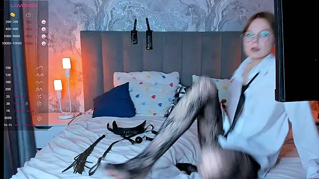 Snapshot of ElvinaBestwick chatting on February 23, 3:18 pm ElvinaBestwick online show from February 23, 3:18 pm