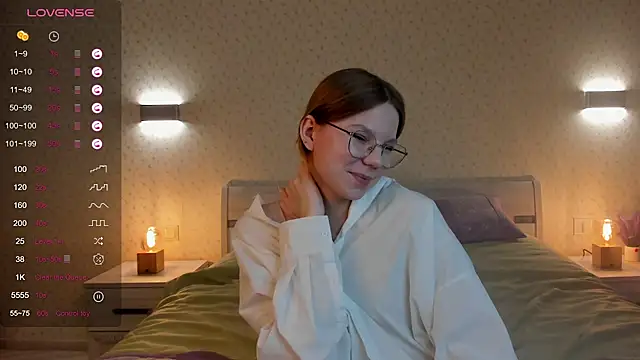 Snapshot of ElvinaBestwick chatting on February 25, 6:53 pm ElvinaBestwick online show from February 25, 6:53 pm