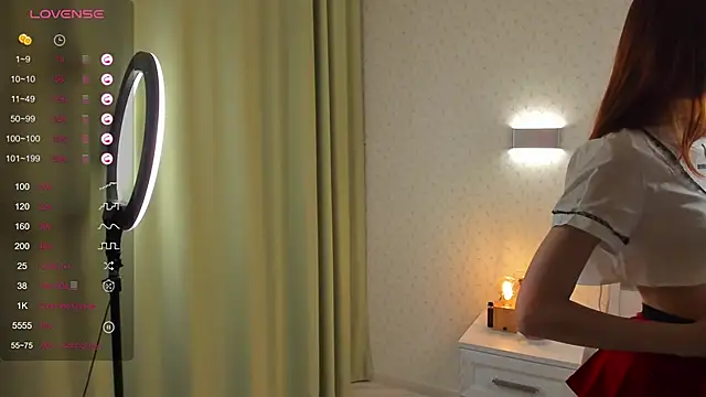 Snapshot of ElvinaBestwick chatting on March 18, 6:37 pm ElvinaBestwick online show from March 18, 6:37 pm