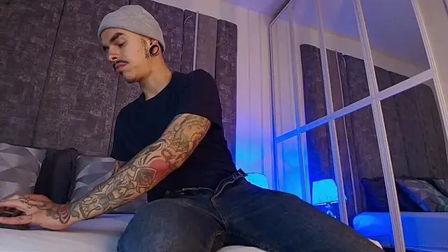 Snapshot of kaletattoo chatting on April 26, 11:41 am kaletattoo online show from April 26, 11:41 am
