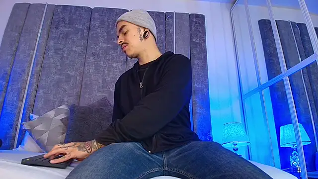 Snapshot of kaletattoo chatting on April 30, 10:54 am kaletattoo online show from April 30, 10:54 am