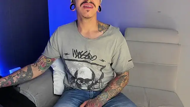 Snapshot of kaletattoo chatting on May 9, 9:47 am kaletattoo online show from May 9, 9:47 am