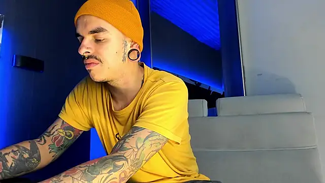 Snapshot of kaletattoo chatting on May 20, 12:22 pm kaletattoo online show from May 20, 12:22 pm