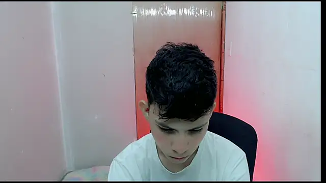 Snapshot of Alexxx_lov chatting on February 17, 12:38 pm Alexxx lov online show from February 17, 12:38 pm