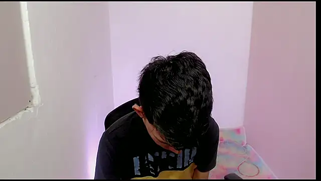 Snapshot of Alexxx_lov chatting on February 20, 12:36 pm Alexxx lov online show from February 20, 12:36 pm