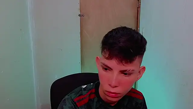 Snapshot of Alexxx_lov chatting on February 13, 12:23 pm Alexxx lov online show from February 13, 12:23 pm