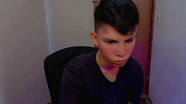 Snapshot of Alexxx_lov chatting on February 16, 12:23 pm Alexxx lov online show from February 16, 12:23 pm