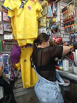 Snapshot of Vale_Saenzz chatting on June 12, 5:23 pm Vale Saenzz online show from June 12, 5:23 pm