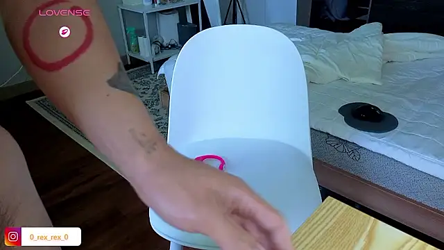 Snapshot of Doh728 chatting on November 22, 12:53 am Doh728 online show from November 22, 12:53 am