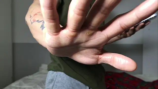 Snapshot of Doh728 chatting on December 14, 1:44 am Doh728 online show from December 14, 1:44 am