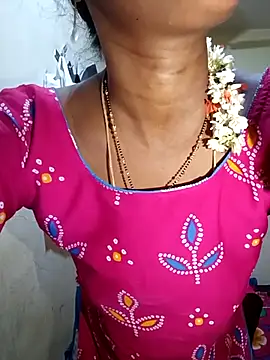 Snapshot of TeluguammayiMahi chatting on October 31, 11:39 pm TeluguammayiMahi online show from October 31, 11:39 pm