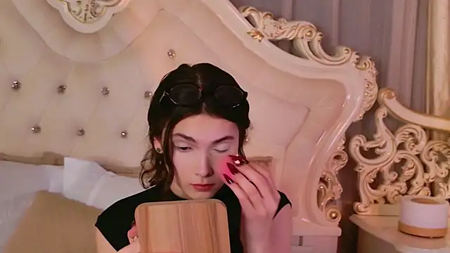 GIGI DAV online show from October 30, 9:04 pm