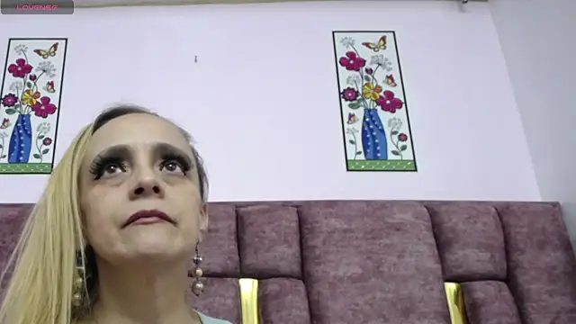 VICTORIAHANK  online show from April 12, 7:19 pm