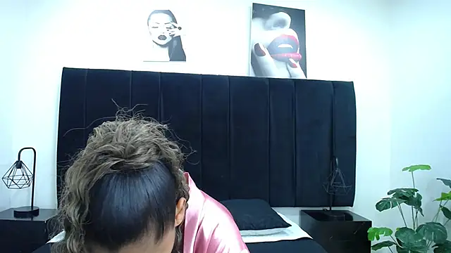 CamiilaReyes online show from January 10, 4:09 pm