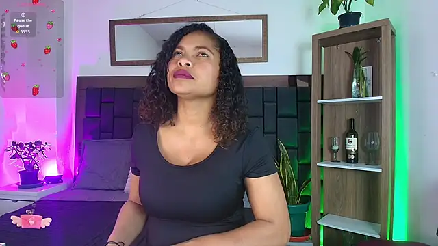 CamiilaReyes online show from April 10, 3:17 pm