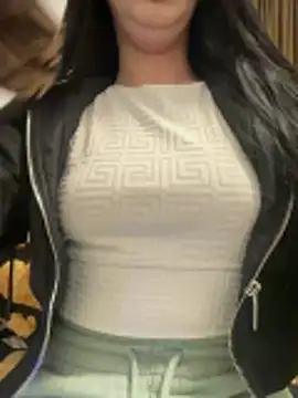 Snapshot of Robexxmia chatting on April 9, 11:43 pm Robexxmia online show from April 9, 11:43 pm