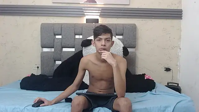 Snapshot of KING_STYLE2 chatting on February 1, 11:16 pm KING STYLE2 online show from February 1, 11:16 pm