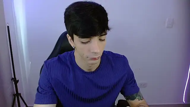 H3ll B0I online show from February 17, 3:40 pm