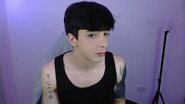 H3ll B0I online show from March 25, 11:44 pm