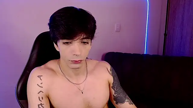 Snapshot of H3ll_B0I chatting on May 16, 10:36 am H3ll B0I online show from May 16, 10:36 am