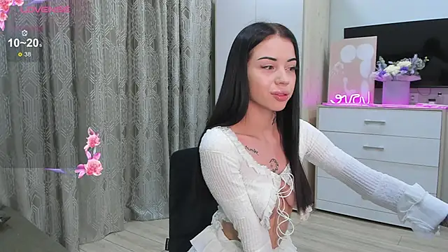 Snapshot of _dkny_ chatting on September 29, 2:44 pm  dkny  online show from September 29, 2:44 pm