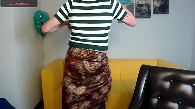 Snapshot of SexyGrandma_ chatting on March 16, 4:12 pm SexyGrandma  online show from March 16, 4:12 pm