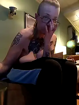 Astrid-Gilbert online show from February 14, 9:43 pm