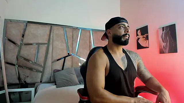 Snapshot of LeandroRusso chatting on February 22, 7:47 pm LeandroRusso online show from February 22, 7:47 pm