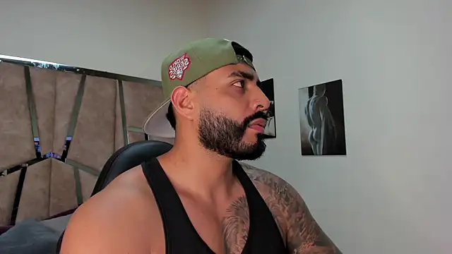 Snapshot of LeandroRusso chatting on February 23, 9:37 pm LeandroRusso online show from February 23, 9:37 pm