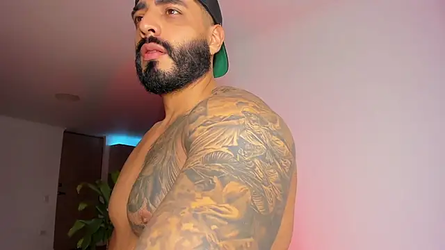 Snapshot of LeandroRusso chatting on March 18, 2:25 am LeandroRusso online show from March 18, 2:25 am