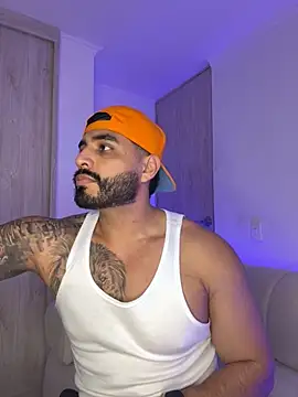 Snapshot of LeandroRusso chatting on October 1, 3:12 am LeandroRusso online show from October 1, 3:12 am