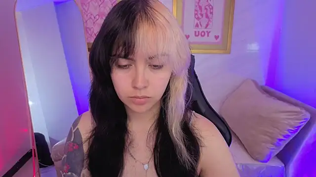 Hela v online show from February 11, 8:03 pm