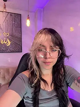 Hela v online show from March 5, 1:29 pm