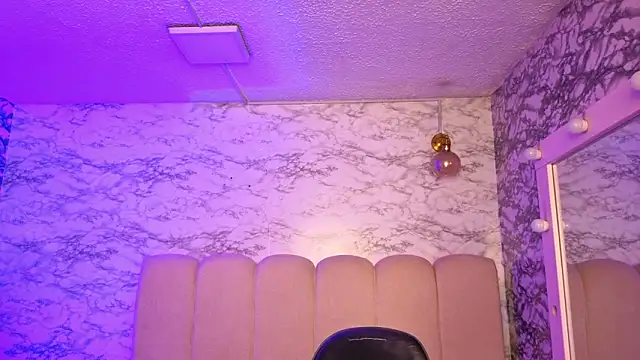 Hela v online show from March 14, 12:10 pm