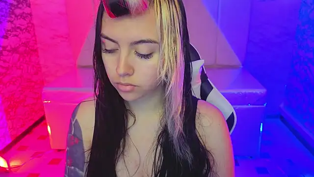 Hela v online show from March 23, 1:04 pm