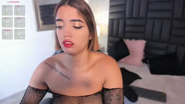 Hanna Vasquez online show from February 14, 8:26 pm