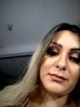 Snapshot of Julianafenix95 chatting on March 14, 6:41 am Julianafenix95 online show from March 14, 6:41 am