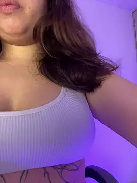 Snapshot of lia_foxxy71 chatting on June 20, 10:29 am lia foxxy71 online show from June 20, 10:29 am