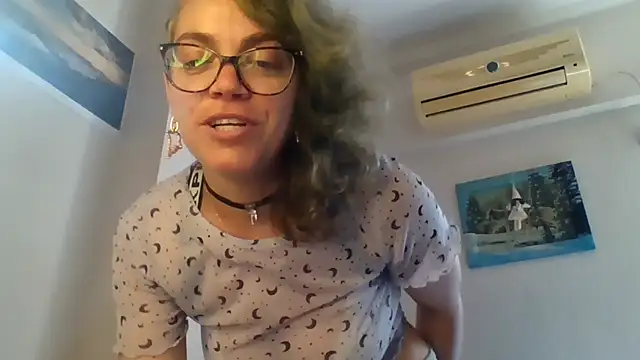 Snapshot of Ju-Hot chatting on May 25, 1:39 pm Ju-Hot online show from May 25, 1:39 pm