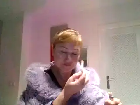 Snapshot of Luzia-Sal chatting on February 4, 7:40 am Luzia-Sal online show from February 4, 7:40 am