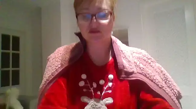 Snapshot of Luzia-Sal chatting on February 5, 6:02 am Luzia-Sal online show from February 5, 6:02 am