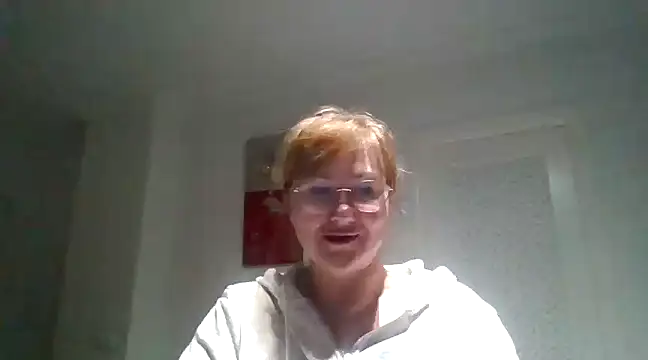 Snapshot of Luzia-Sal chatting on February 10, 10:30 pm Luzia-Sal online show from February 10, 10:30 pm