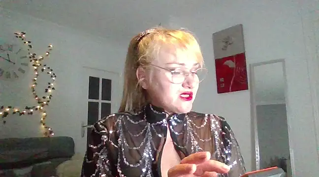 Snapshot of Luzia-Sal chatting on February 13, 11:15 pm Luzia-Sal online show from February 13, 11:15 pm